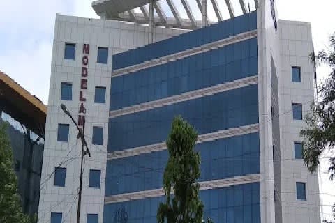 Modelama Platinum Towers Udyog Vihar Phase 1 - Modelama Platinum Towers, Udyog Vihar — photo 1