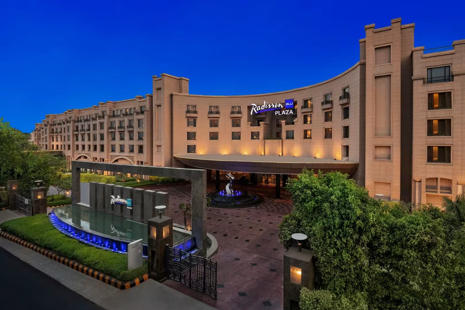 Radisson Commercial Tower, Mahipalpur — photo 1